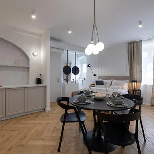 https://palace-luxury-suites.splithotels.org